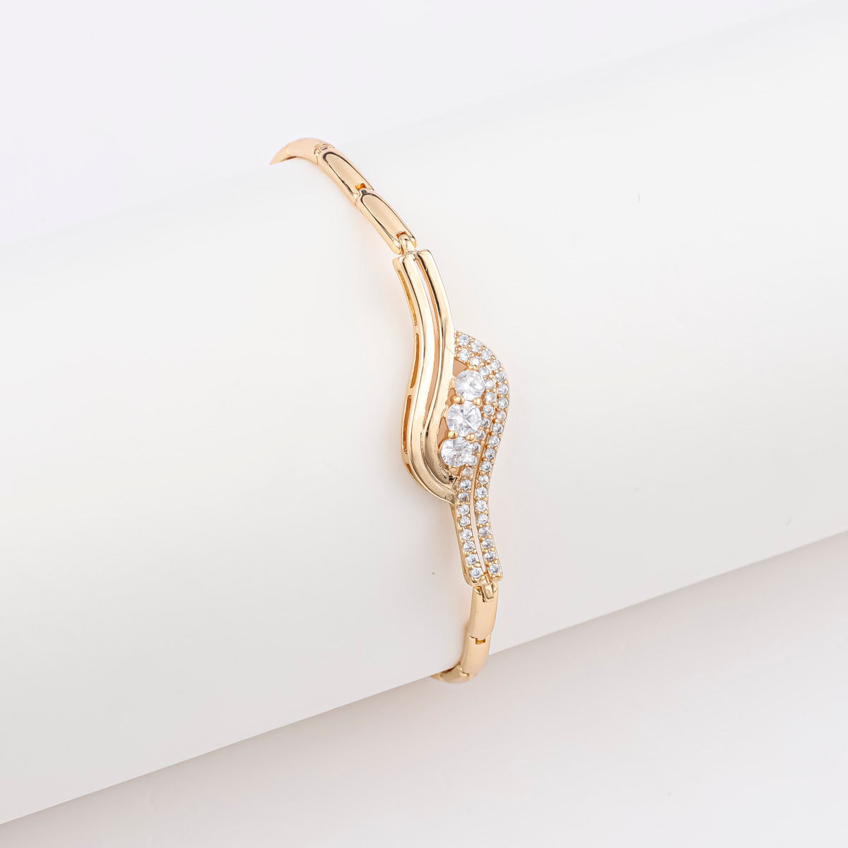 18K Gold-plated Butterfly Clover Copper Women's Bracelet Weloria