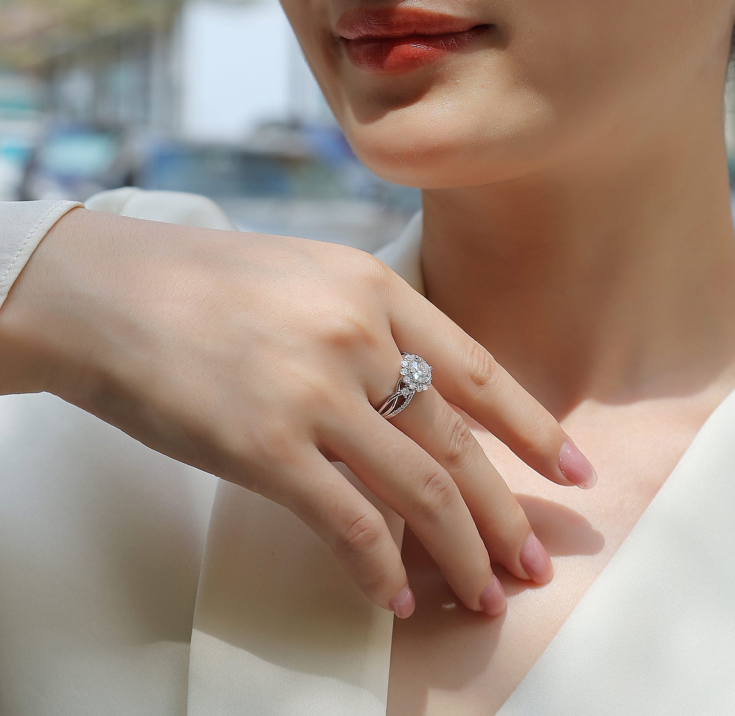 Snow Lotus - A Fashionable And Luxurious Jewelry Piece Set With 2-carat Moissanite S925 Sterling Silver And Platinum-plated Diamond Weloria