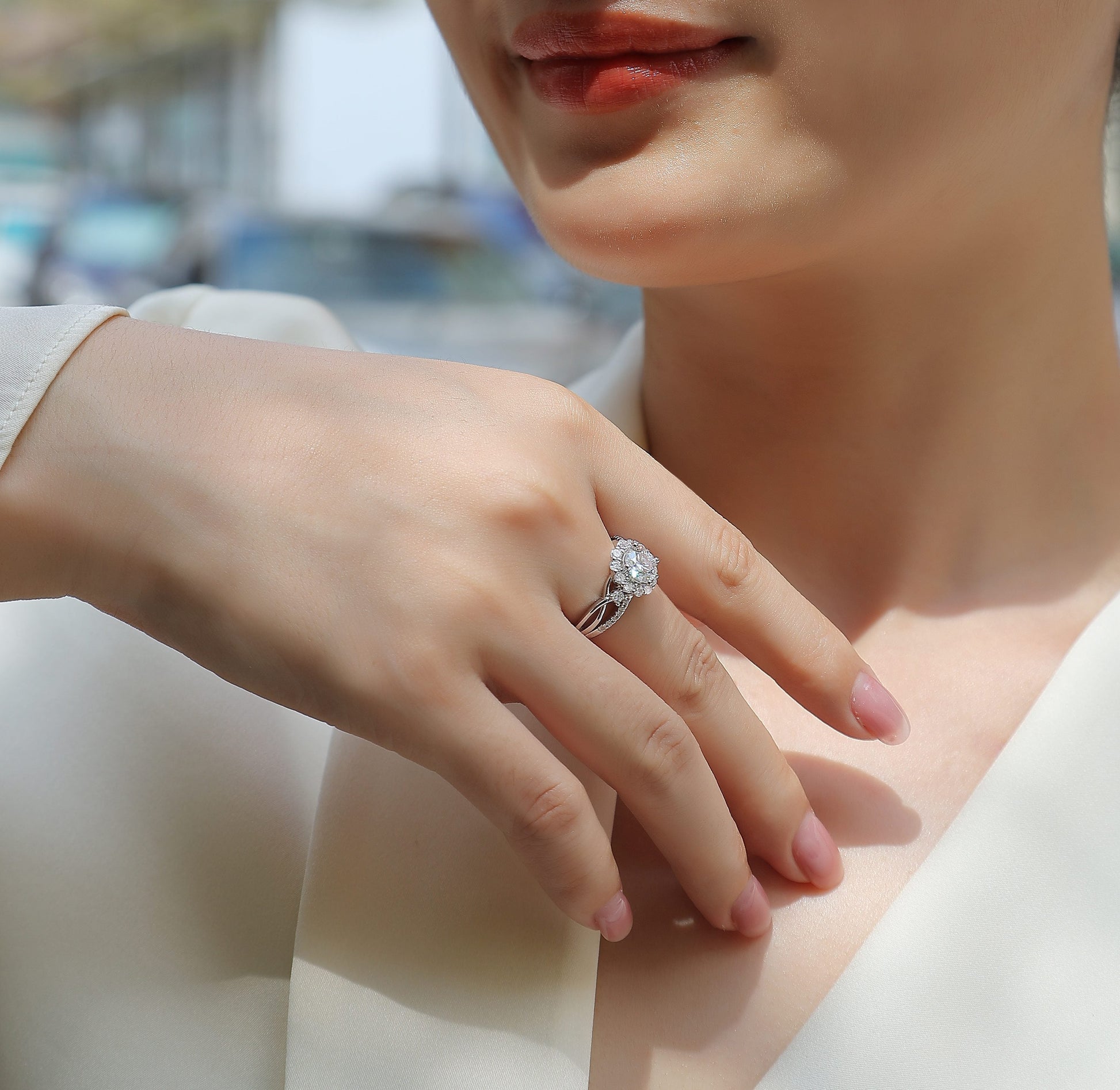 Snow Lotus - A Fashionable And Luxurious Jewelry Piece Set With 2-carat Moissanite S925 Sterling Silver And Platinum-plated Diamond Weloria
