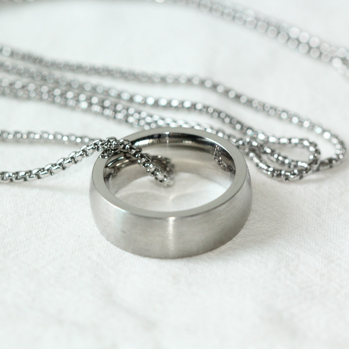 Men's Casual Versatile Pearl Chain Plain Circle Pendant Necklace Weloria