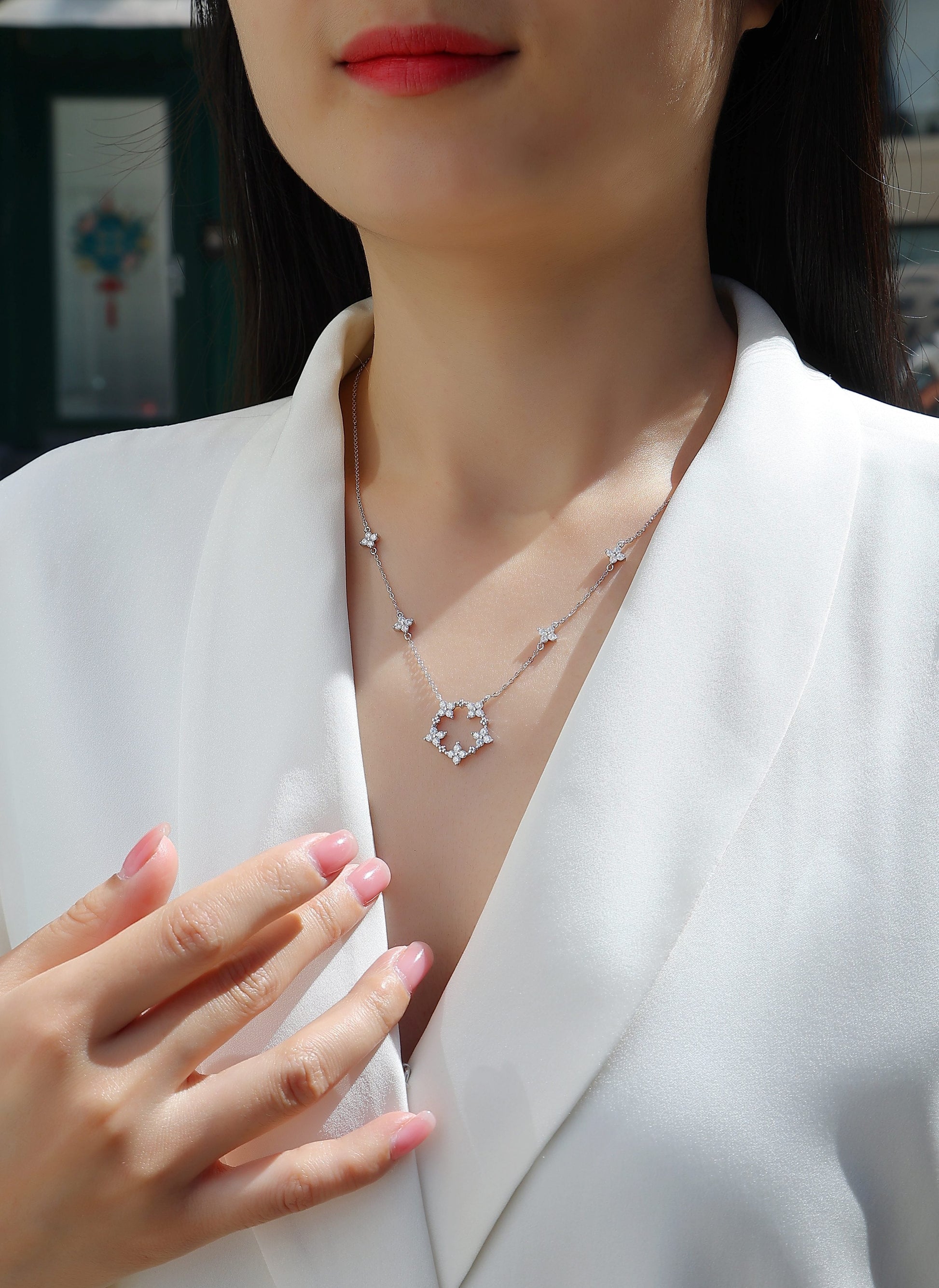 Iris - A Fashionable And Luxurious Diamond Jewelry Pendant Set With Moissanite S925 Sterling Silver And Platinum Plating Weloria
