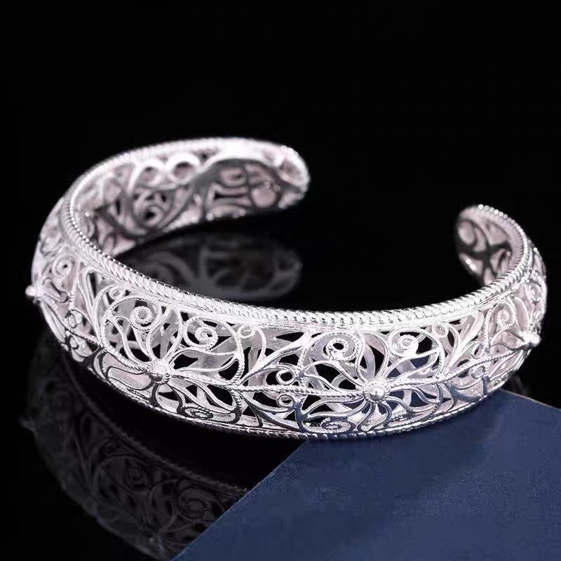 Women's Hollow-out Wide-faced Filigree Bracelet Weloria