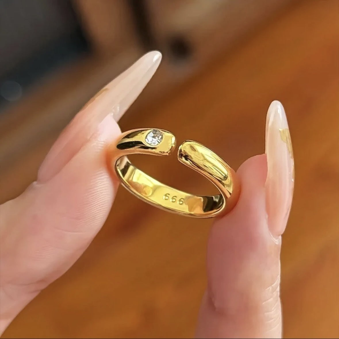 Color Retaining Ancient Law Alluvial Gold Spot Drill Loach Back Ring Weloria