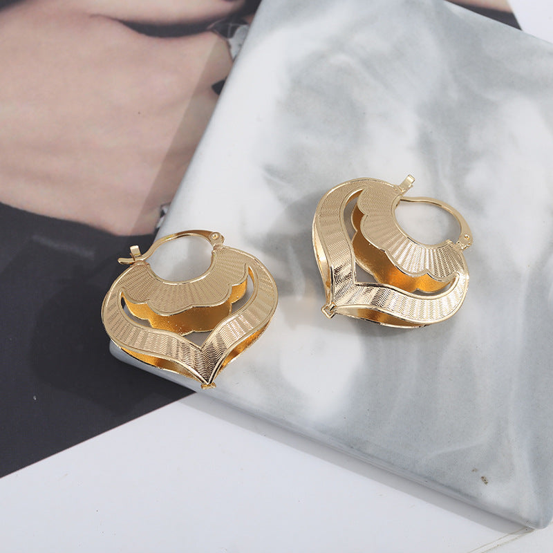 Copper Heart-shaped Hollow Stud Earrings Simple Fashion Lace Design Weloria