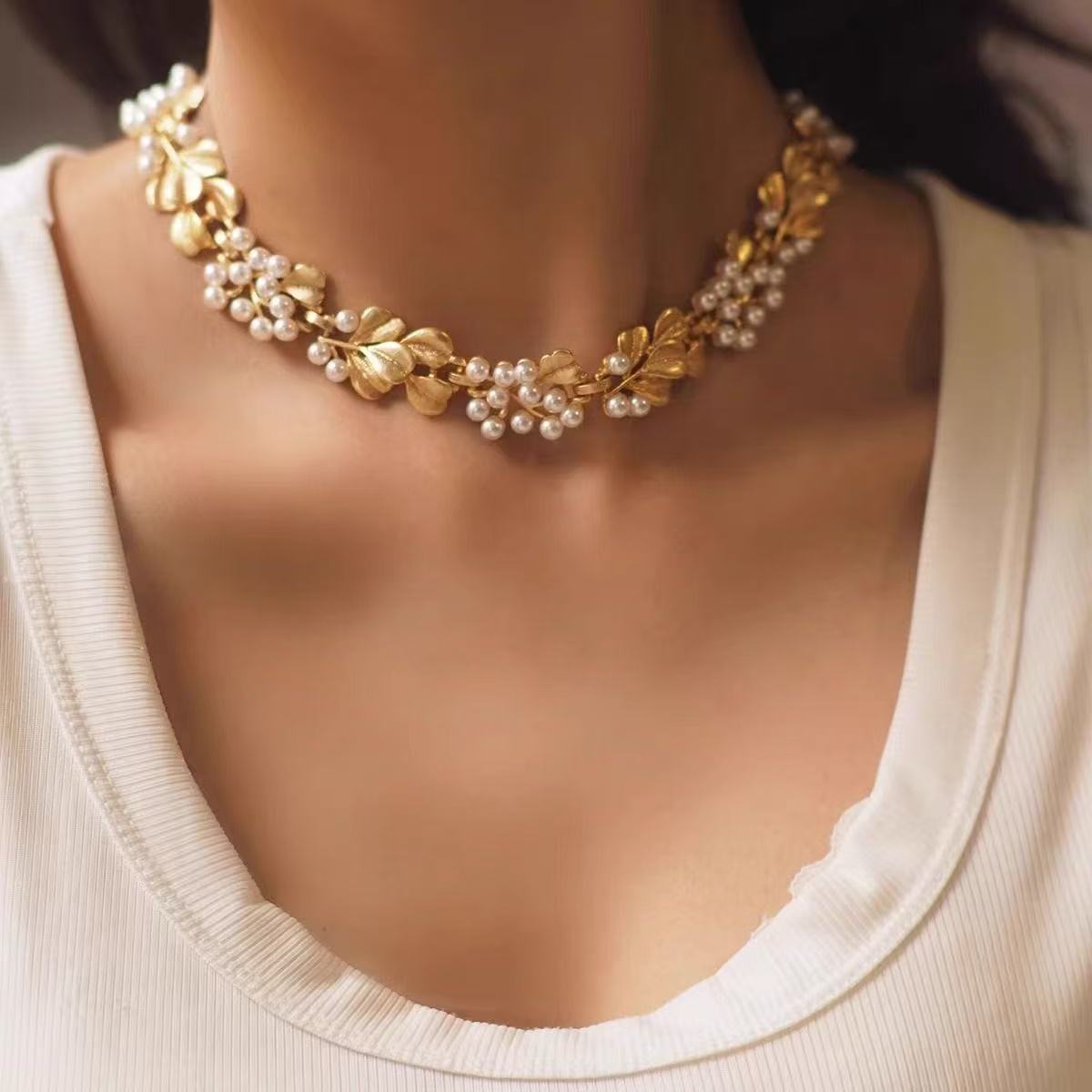Mid-ancient Necklace Ginkgo Leaf Pearl Vintage Brushed Frosted Weloria