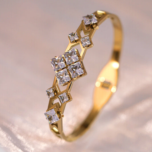 18K Gold High-grade Diamond-embedded Titanium Steel No Fading Ornament Bracelet Weloria
