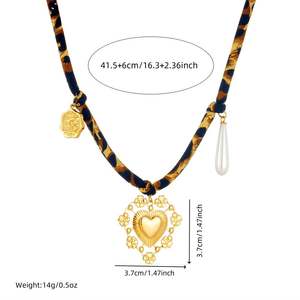 European And American Retro Cotton Necklace Heart Romantic Portrait Creative Pendant Clavicle Chain Weloria