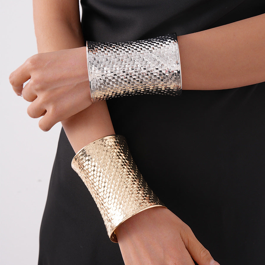 Women's Vintage Exaggerated And Personalized Bracelet Weloria
