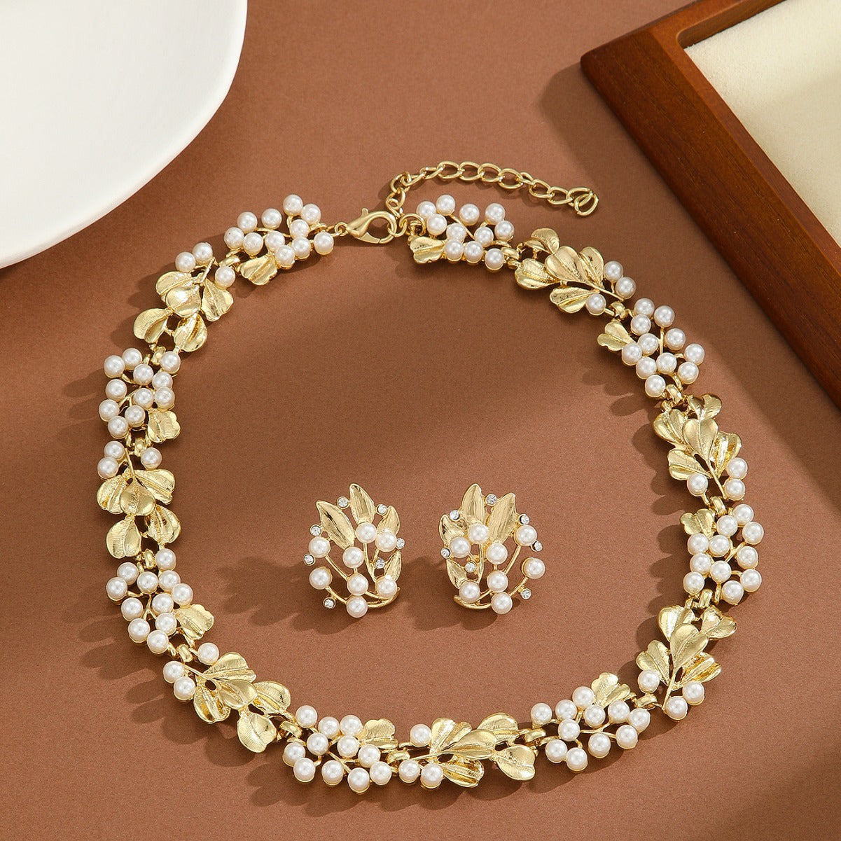 Mid-ancient Necklace Ginkgo Leaf Pearl Vintage Brushed Frosted Weloria