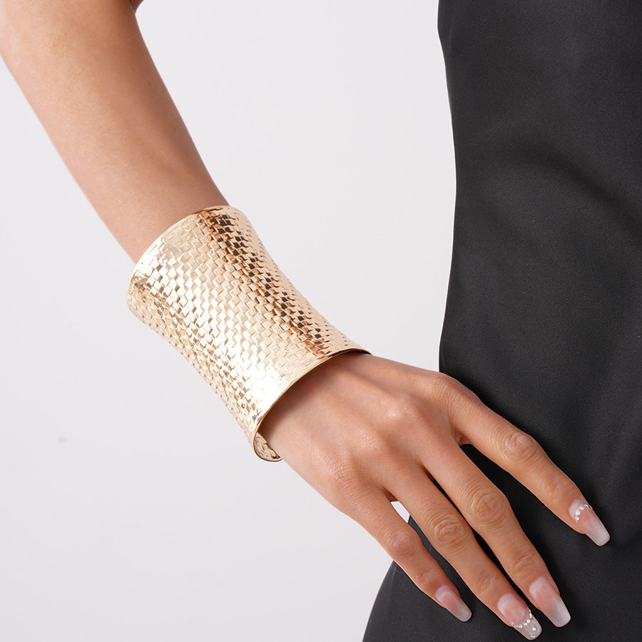 Women's Vintage Exaggerated And Personalized Bracelet Weloria