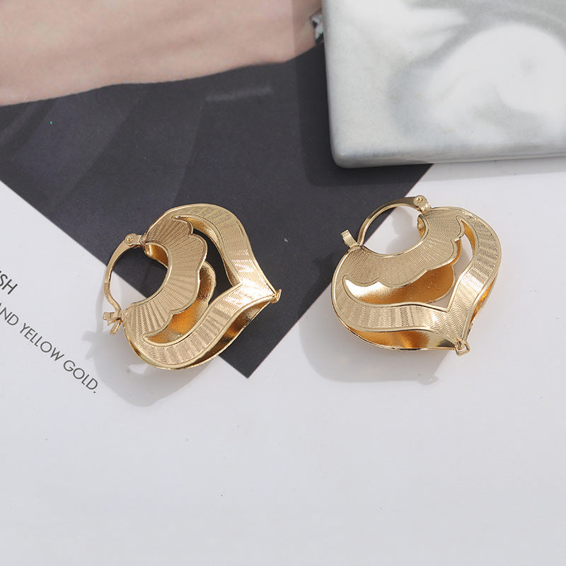 Copper Heart-shaped Hollow Stud Earrings Simple Fashion Lace Design Weloria
