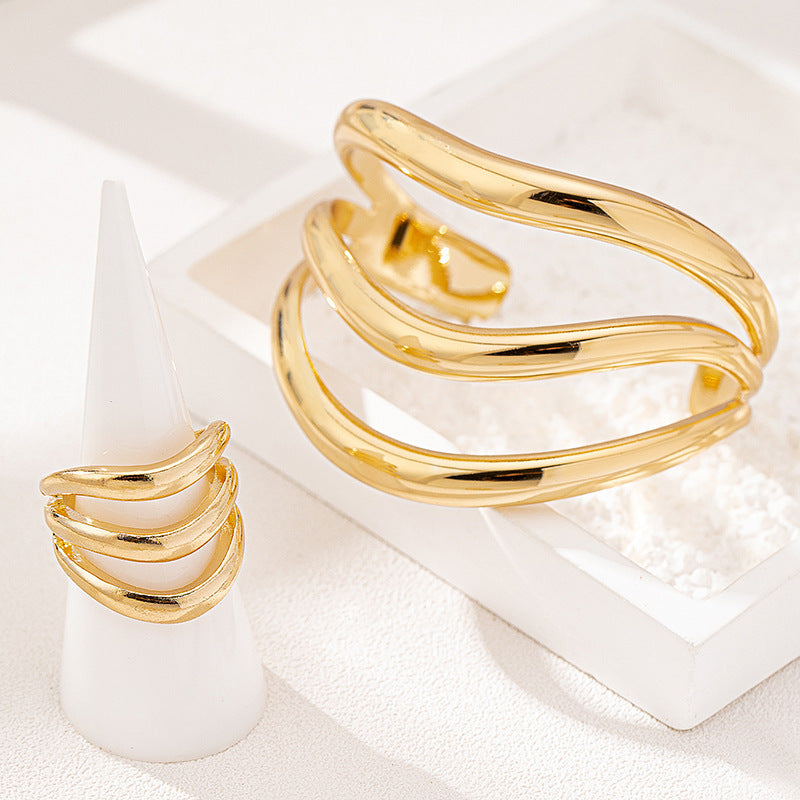 Personalized Retro Women's Ring Bracelet Ornament Suit Weloria