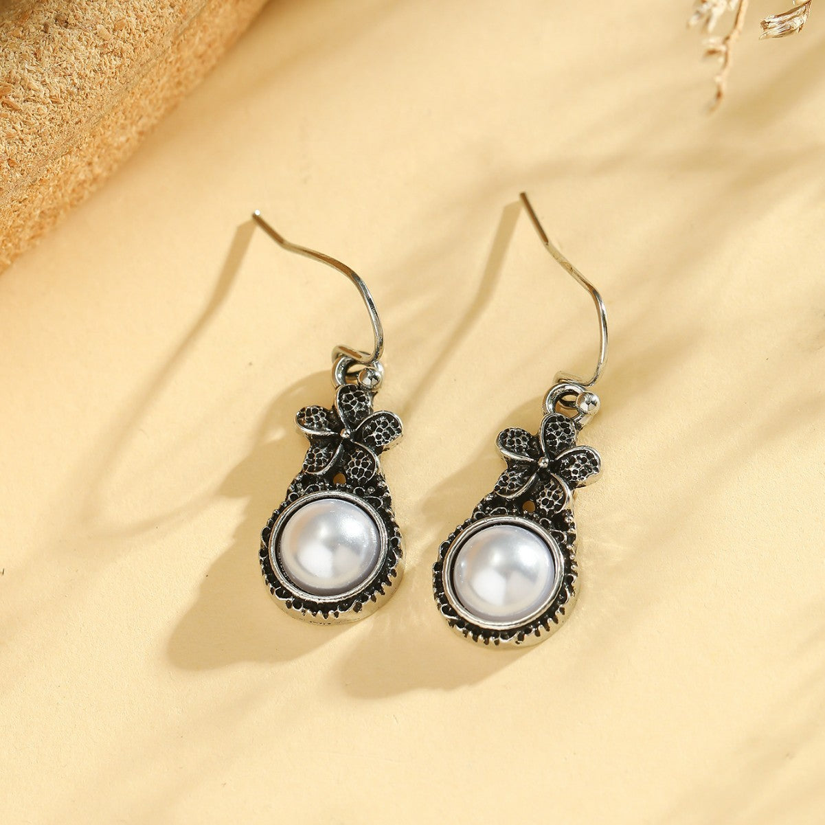 Environmental Alloy Plating Vintage Silver Plated Flower Inlaid Pearl Earrings Weloria