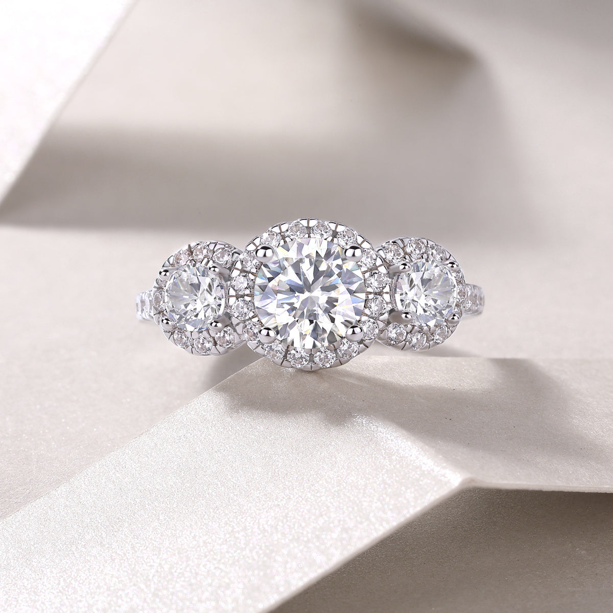 Human Warmth - A Fashionable And Luxurious Jewelry Piece Set With 1-carat Moissan Diamond S925 Sterling Silver And Platinum-plated Diamond Weloria