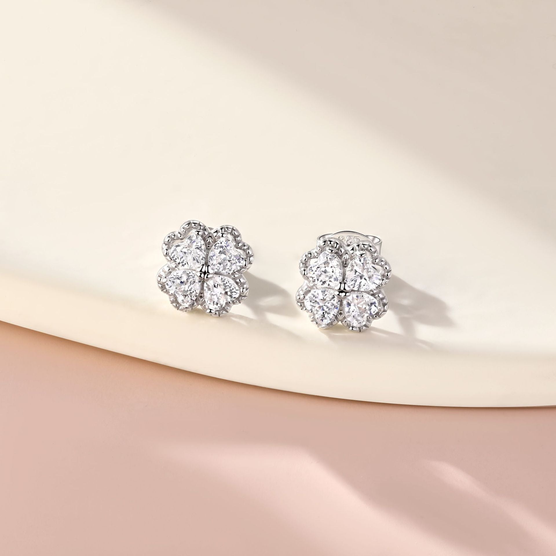 Zeng Yin Four-leaf Clover Ear Team Advanced Sense Love Zircon Earrings Weloria
