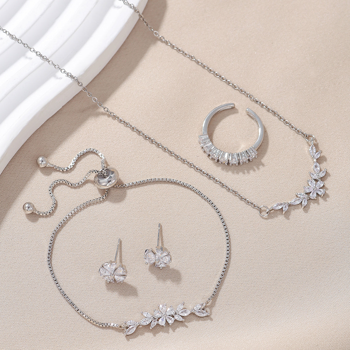 Simple Elegant Zircon Inlaid Jewelry Set Silver Flower Necklace Exquisite Earrings Bracelet Ring Suitable For Women's Daily Holiday Wear Weloria