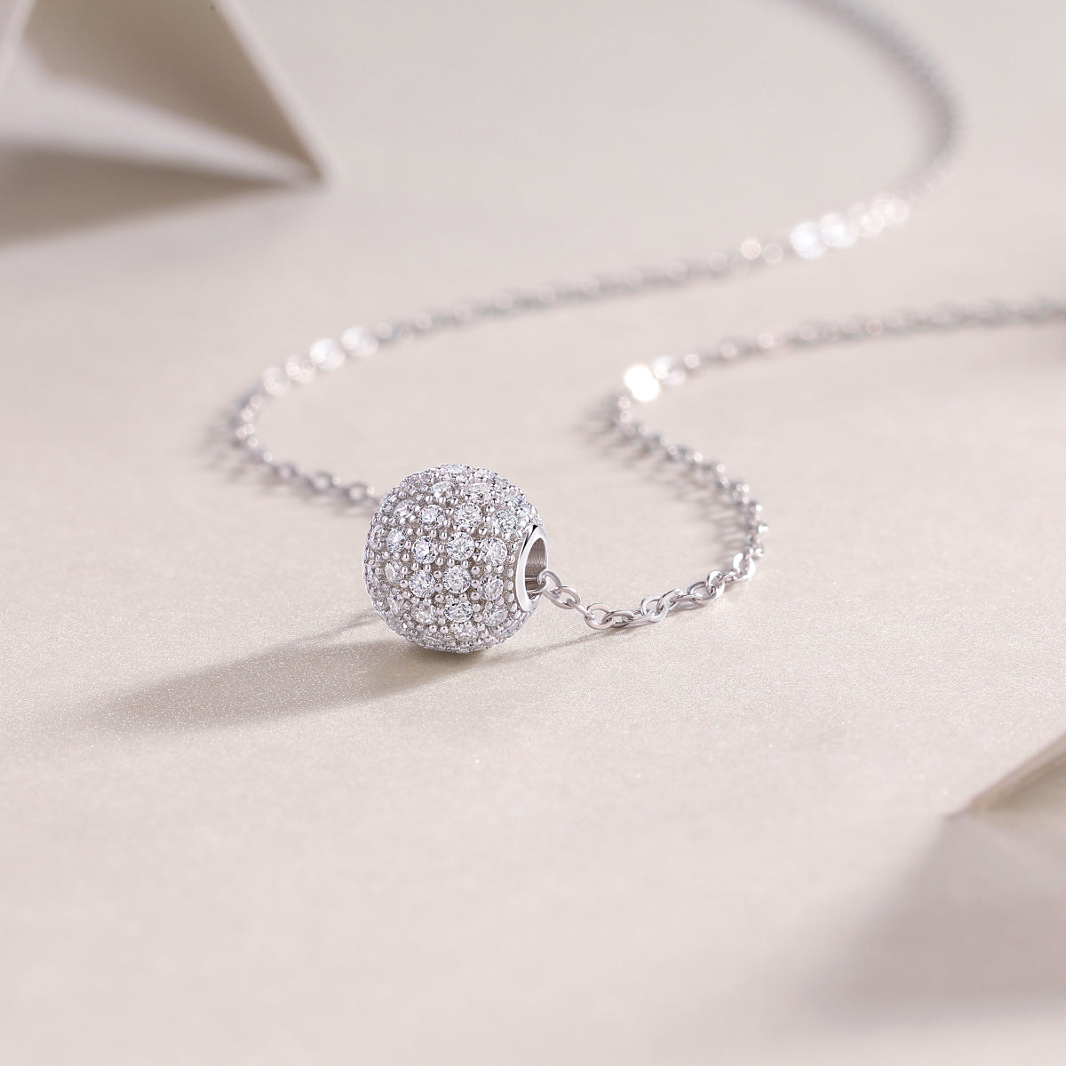 Meet At This Moment - A Fashionable And Luxurious Diamond Jewelry Pendant Set With Moissanite S925 Sterling Silver And Platinum Plating Weloria