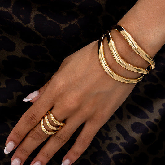 Personalized Retro Women's Ring Bracelet Ornament Suit Weloria