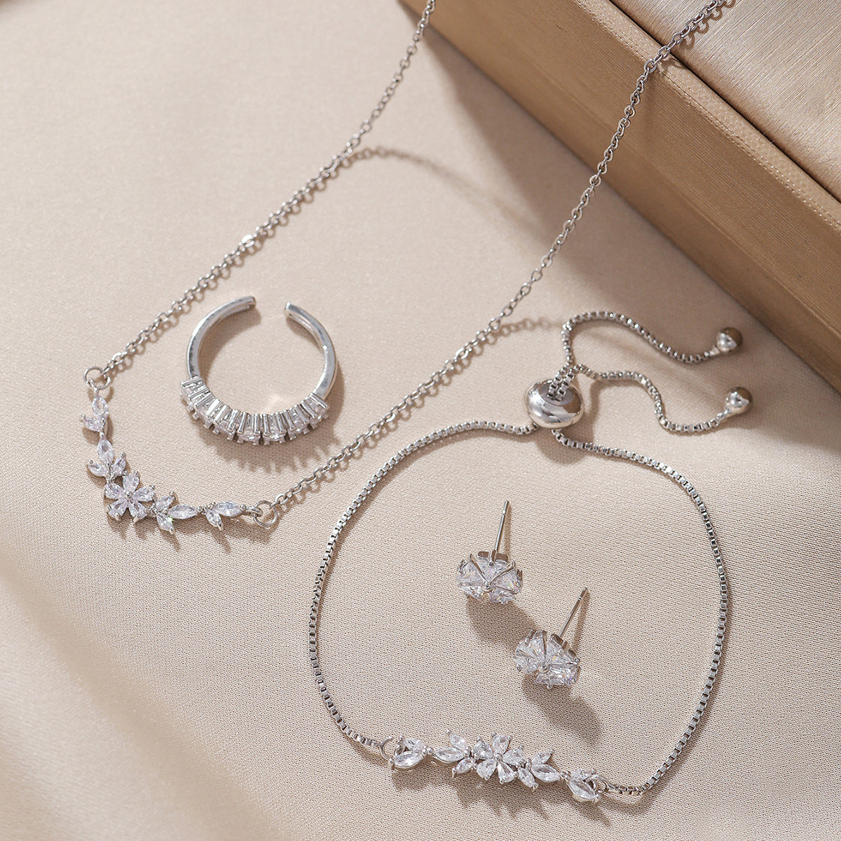 Simple Elegant Zircon Inlaid Jewelry Set Silver Flower Necklace Exquisite Earrings Bracelet Ring Suitable For Women's Daily Holiday Wear Weloria