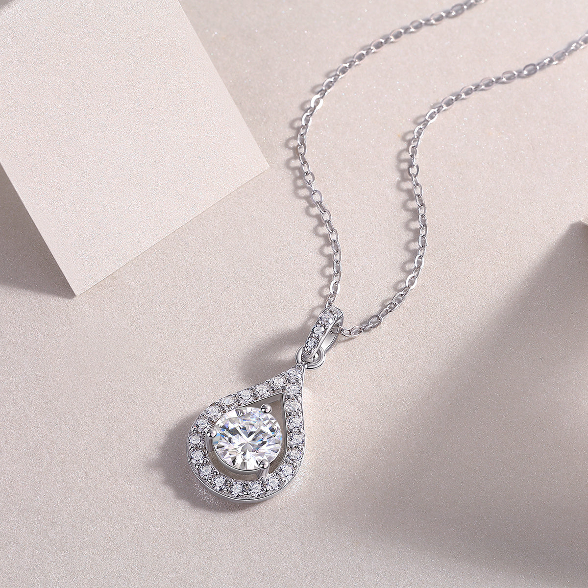 Heart Charm - A Fashionable And Luxurious Diamond Jewelry Piece Set With 1-carat Moissan Diamond S925 Sterling Silver And Platinum-plated Pendant Weloria
