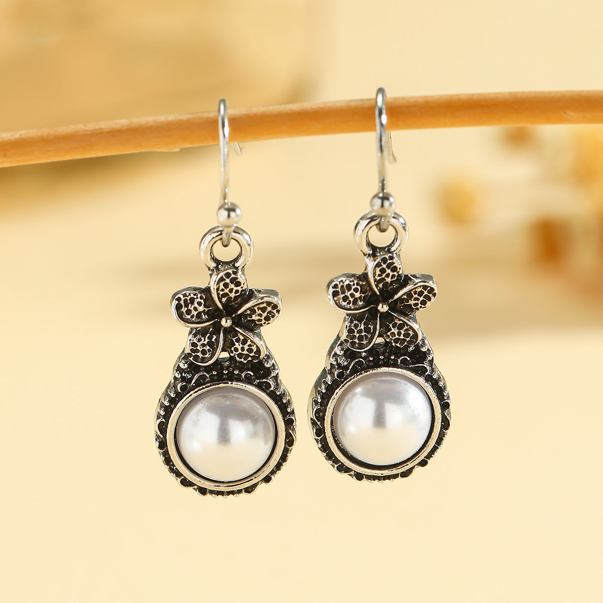 Environmental Alloy Plating Vintage Silver Plated Flower Inlaid Pearl Earrings Weloria