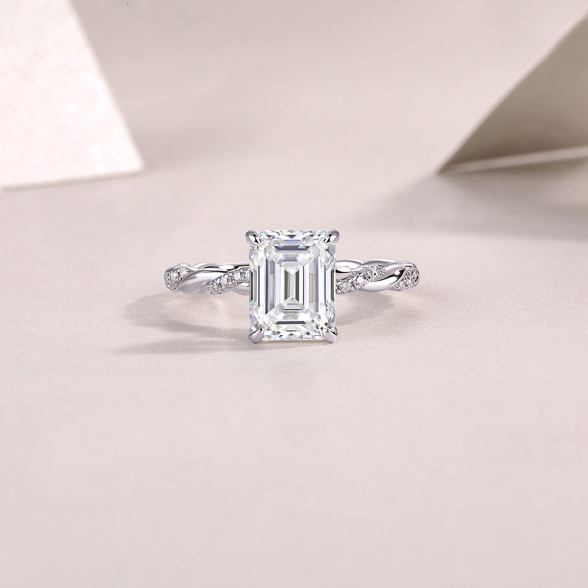 Chasing Light - A Fashionable Diamond Jewelry Piece Set With Moissanite S925 Sterling Silver And Platinum-plated Diamond Ring Weloria