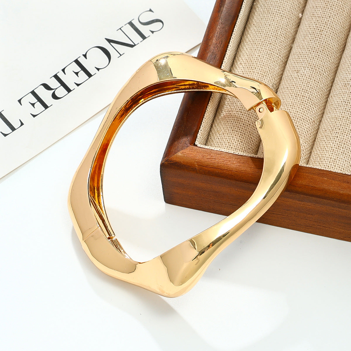 Bracelet Creative Retro Metal Glossy Surface Bracelet Weloria