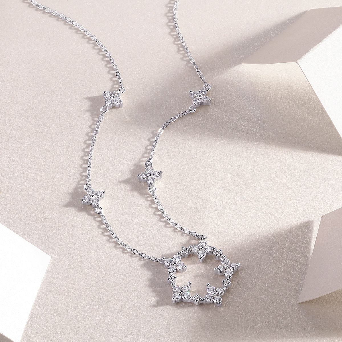 Iris - A Fashionable And Luxurious Diamond Jewelry Pendant Set With Moissanite S925 Sterling Silver And Platinum Plating Weloria
