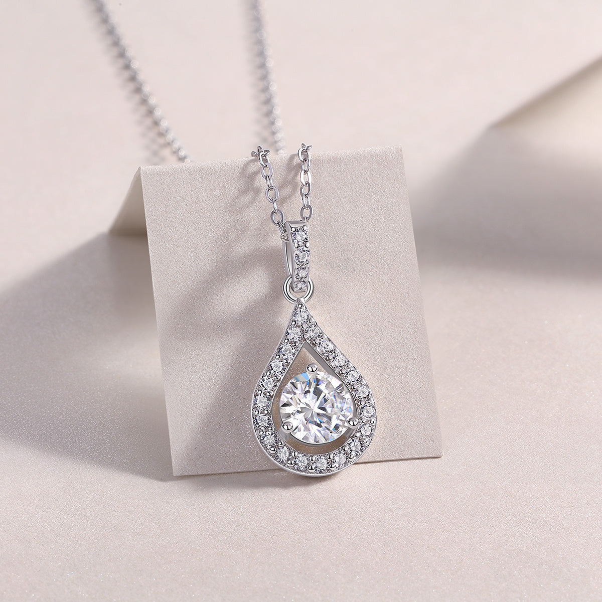 Heart Charm - A Fashionable And Luxurious Diamond Jewelry Piece Set With 1-carat Moissan Diamond S925 Sterling Silver And Platinum-plated Pendant Weloria