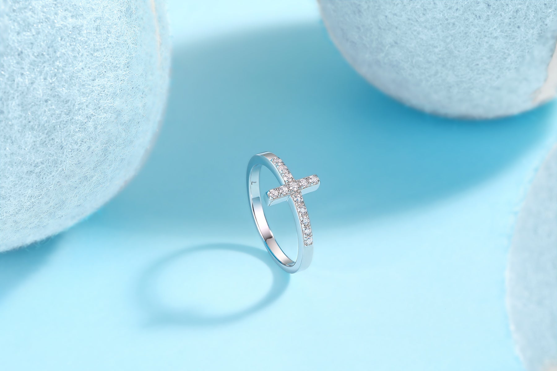 Holy Light Cross - A Fashionable And Luxurious Jewelry Piece Set With Moissanite S925 Sterling Silver And Platinum-plated Diamond Weloria