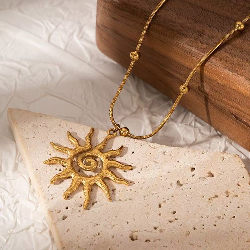 Titanium Steel Necklace Women's Gold High-grade Design Fashion Necklace Weloria