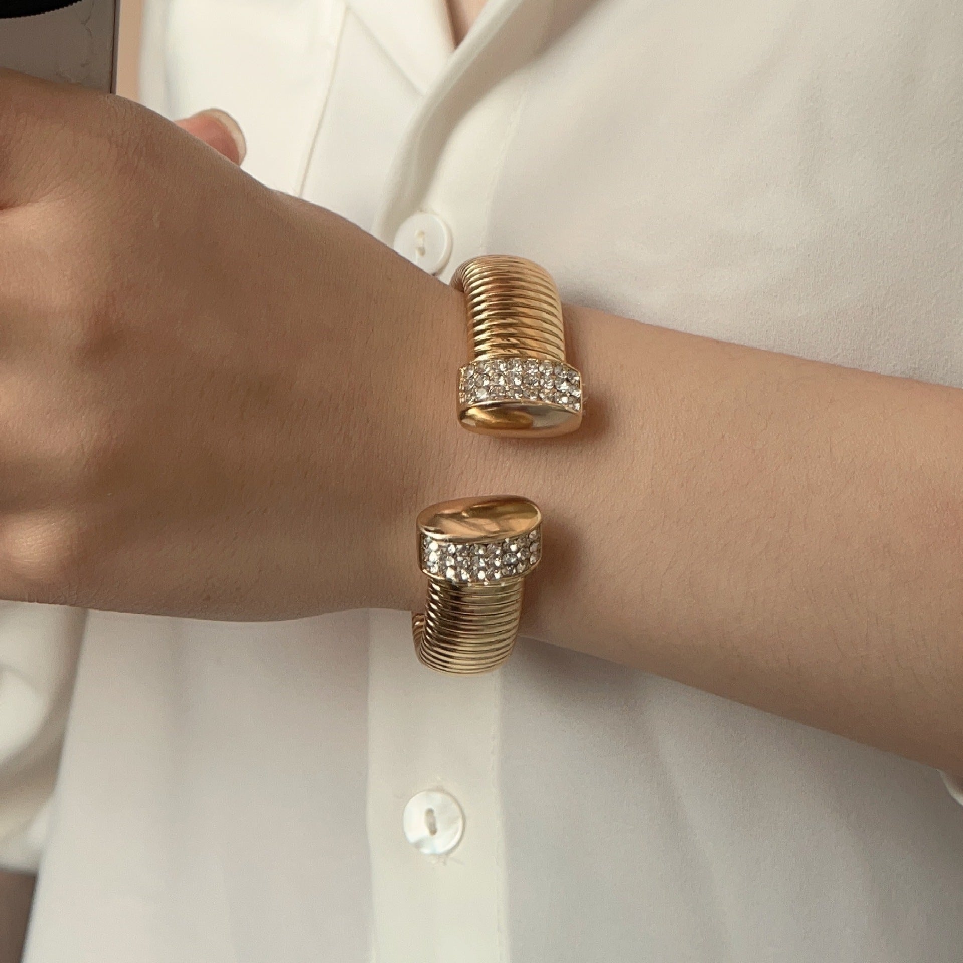 Light Luxury Minority Wide Elastic Vertical Stripes Open-ended Bracelet Weloria