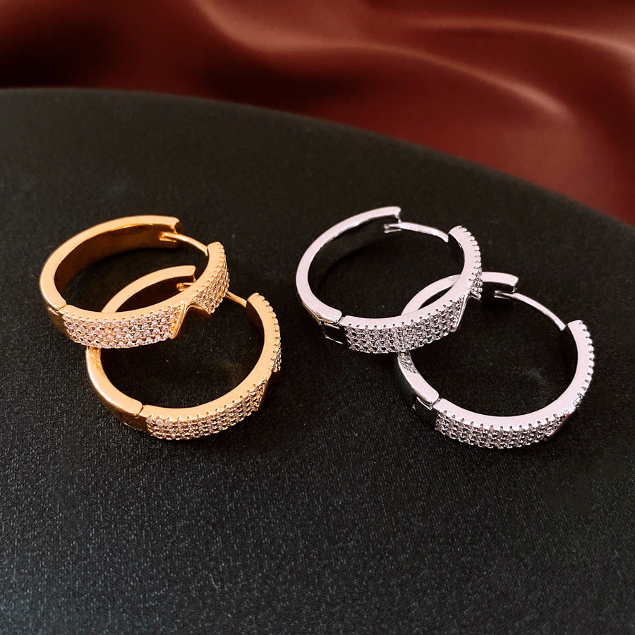 Simple And Versatile Letter Round Women's Ear Clip Weloria