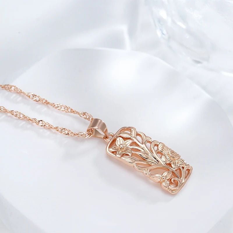 Lady's Hollowed-out Flower Pendant On The Collarbone Weloria