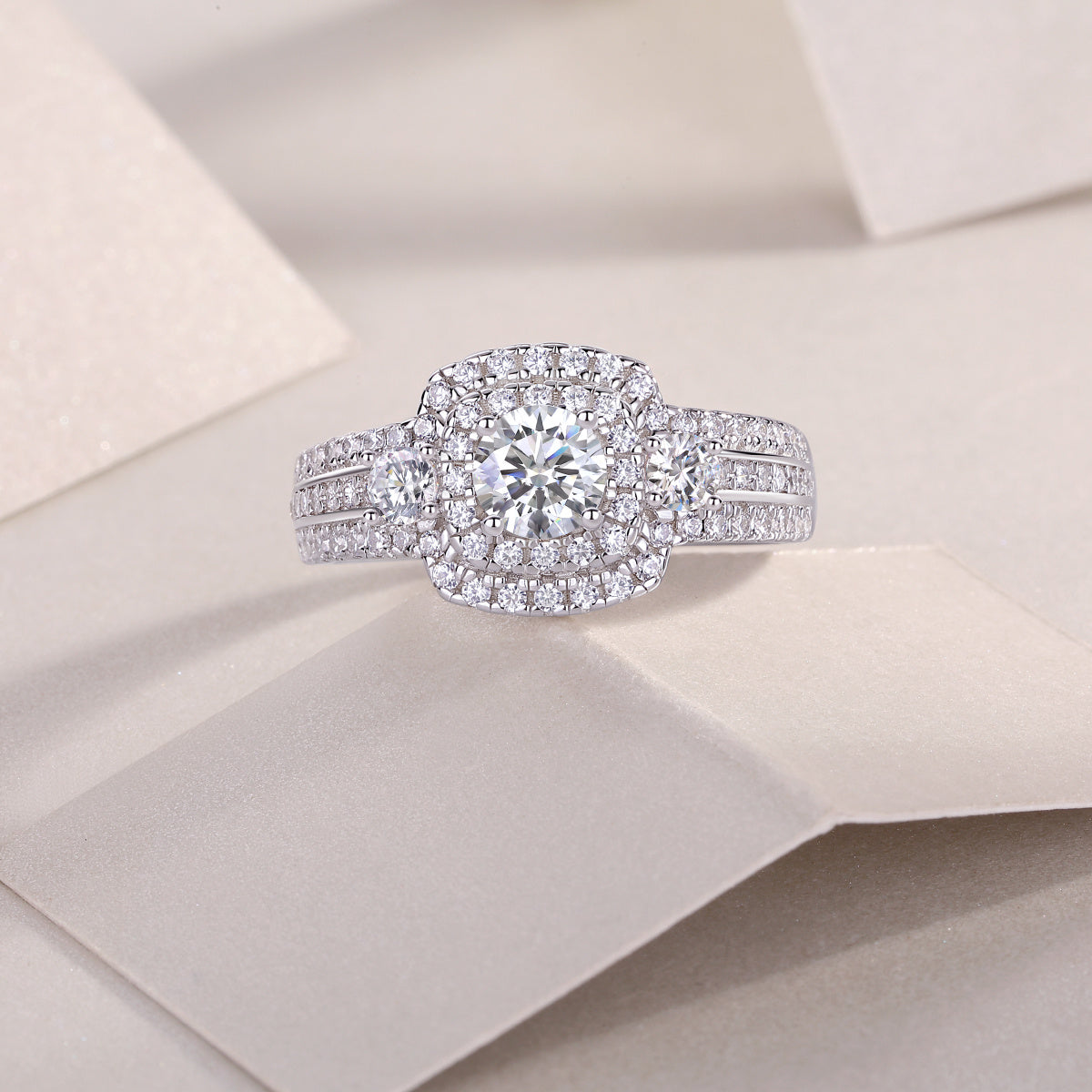 Afternoon In The Gobi - A Fashionable And Luxurious Jewelry Piece Set With Half-carat Moissan Diamond S925 Sterling Silver And Platinum-plated Diamond Weloria